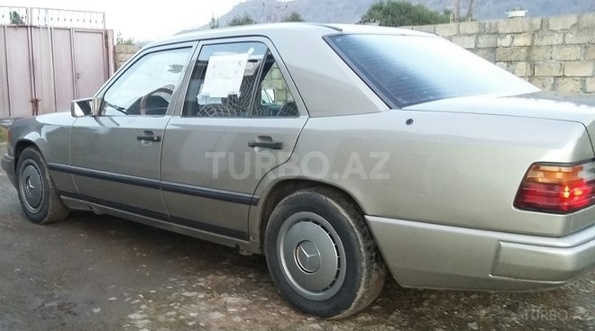 Mercedes E 230 1987, 356,000 km - 2.3 l - Astara