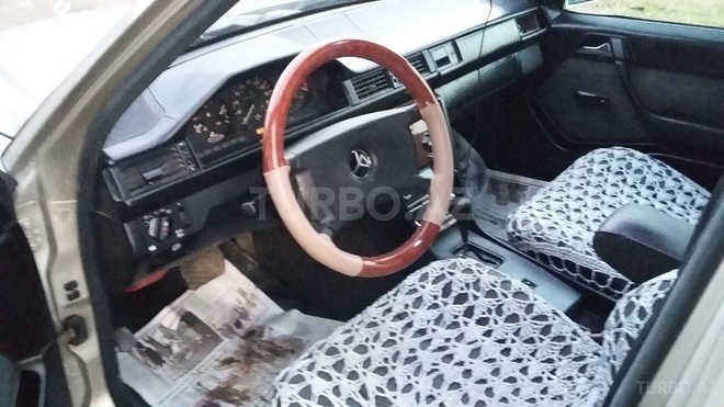 Mercedes E 230 1987, 356,000 km - 2.3 l - Astara