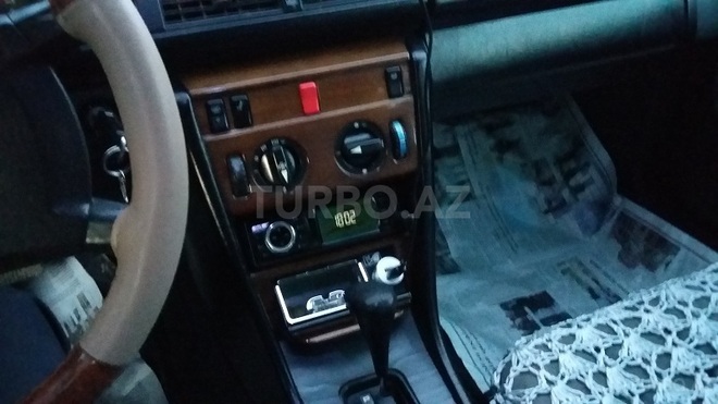 Mercedes E 230 1987, 356,000 km - 2.3 l - Astara