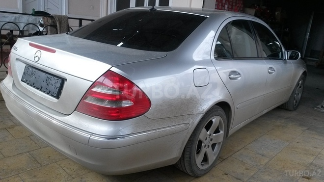 Mercedes E 240 2002, 168,000 km - 2.6 l - Gəncə