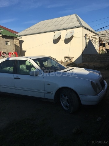 Mercedes E 230 1996, 300,000 km - 2.3 л - Bakı