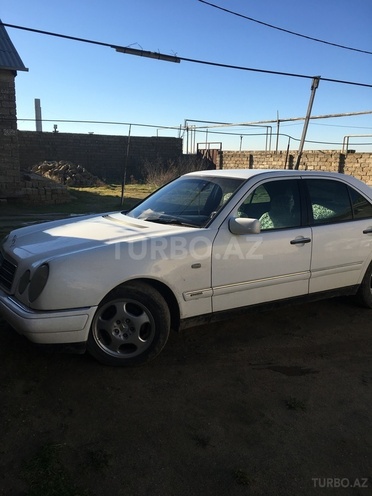 Mercedes E 230 1996, 300,000 km - 2.3 л - Bakı