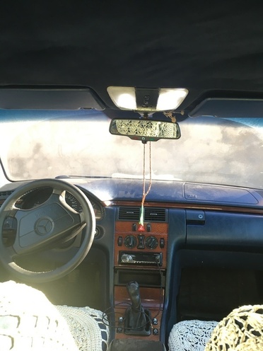 Mercedes E 230 1996, 300,000 km - 2.3 л - Bakı