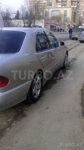 Mercedes E 220 1999, 268,000 km - 2.2 l - Bakı