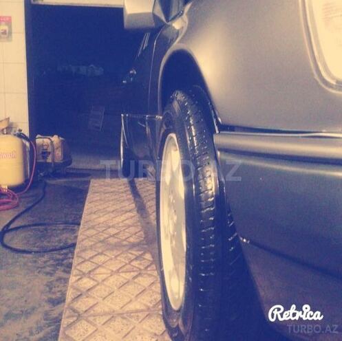 Mercedes E 250 1993, 265,000 km - 2.5 l - Bakı