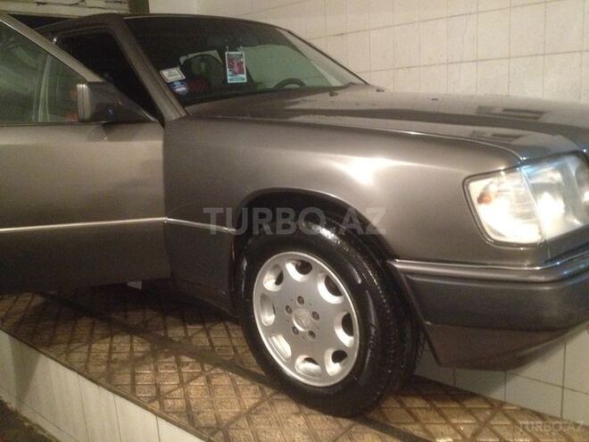 Mercedes E 250 1993, 265,000 km - 2.5 l - Bakı