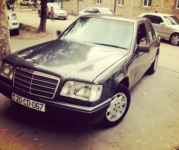 Mercedes E 250 1993, 265,000 km - 2.5 l - Bakı