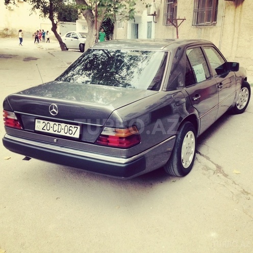 Mercedes E 250 1993, 265,000 km - 2.5 l - Bakı
