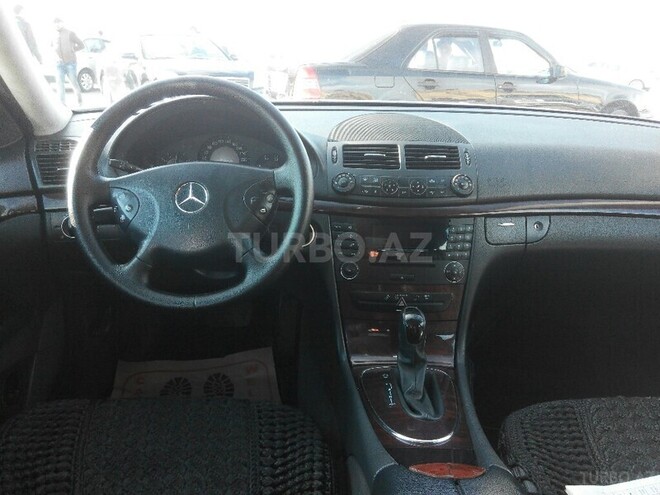 Mercedes E 220 2005, 193,000 km - 2.2 l - Bakı