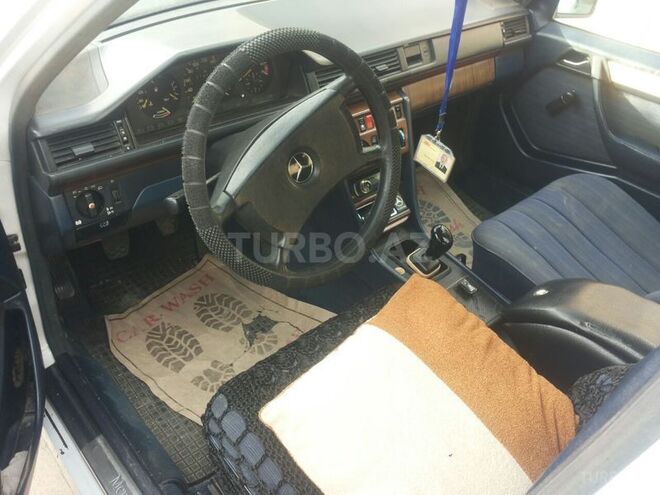 Mercedes E 260 1986, 436,000 km - 2.6 l - Bakı
