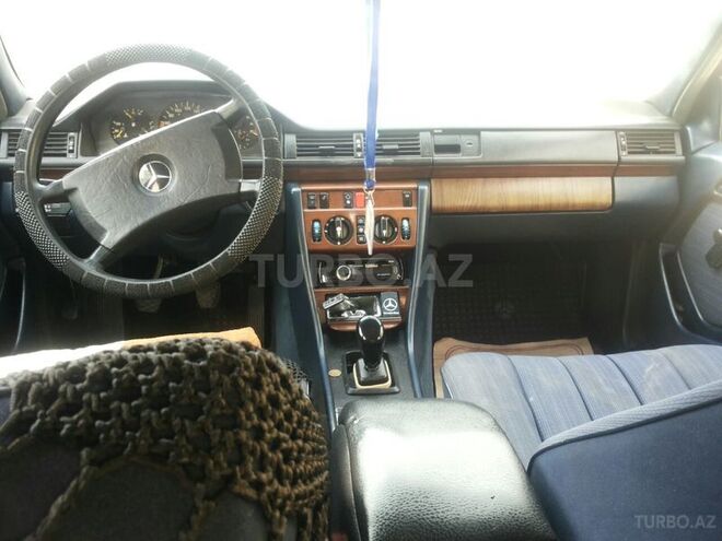 Mercedes E 260 1986, 436,000 km - 2.6 l - Bakı