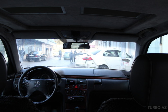 Mercedes E 320 1999, 260,000 km - 3.2 л - Bakı