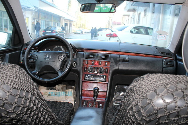 Mercedes E 320 1999, 260,000 km - 3.2 л - Bakı