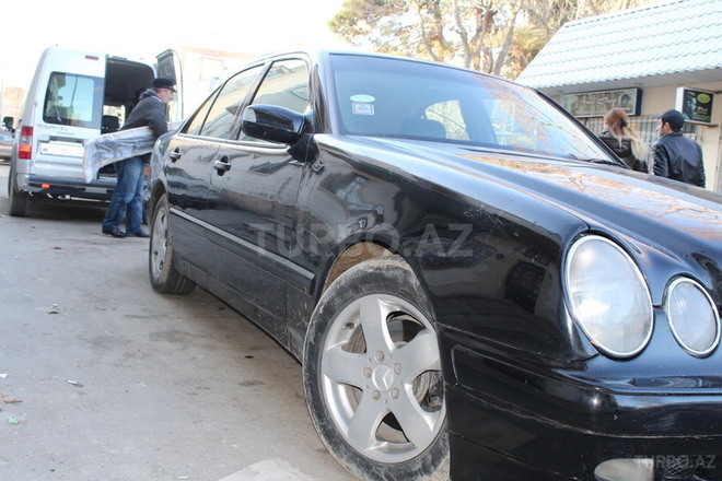 Mercedes E 320 1999, 260,000 km - 3.2 л - Bakı