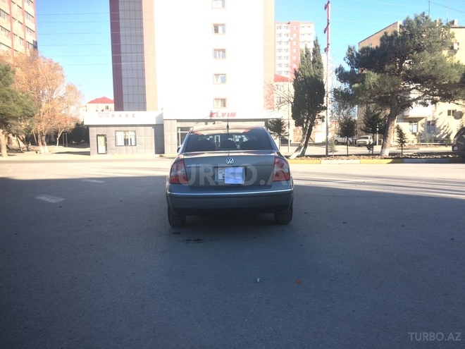 Volkswagen Passat 2002, 243,844 km - 1.8 l - Xırdalan