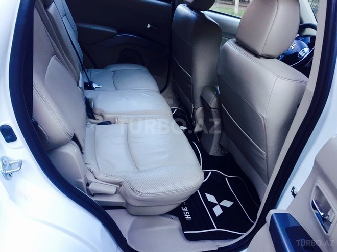 Mitsubishi Outlander 2010, 130,000 km - 3.0 l - Bakı