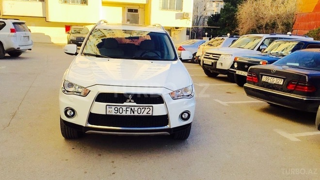 Mitsubishi Outlander 2010, 130,000 km - 3.0 l - Bakı