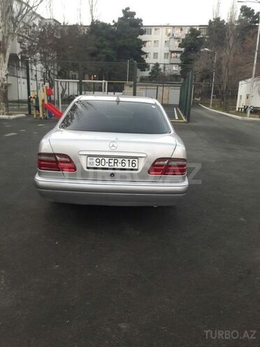 Mercedes E 240 1999, 230,000 km - 2.4 l - Bakı