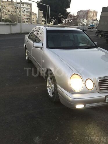 Mercedes E 240 1999, 230,000 km - 2.4 l - Bakı