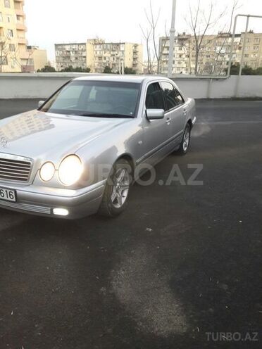 Mercedes E 240 1999, 230,000 km - 2.4 l - Bakı