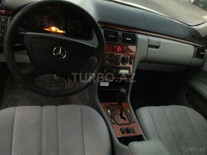 Mercedes E 240 1999, 230,000 km - 2.4 l - Bakı