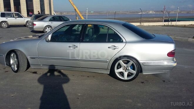Mercedes E 240 2000, 256,000 km - 2.6 l - Bakı