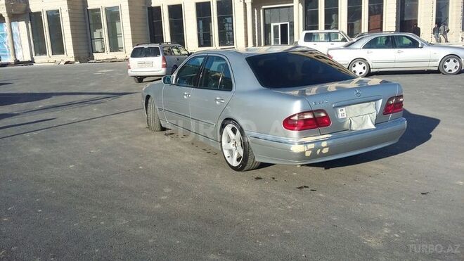 Mercedes E 240 2000, 256,000 km - 2.6 l - Bakı