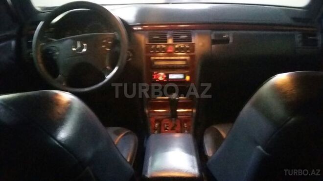 Mercedes E 240 2000, 256,000 km - 2.6 l - Bakı