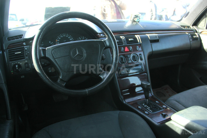 Mercedes E 200 1999, 200,000 km - 2.0 l - Bakı