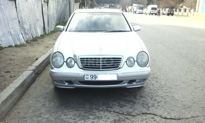 Mercedes E 220 2000, 220,000 km - 2.2 l - Bakı