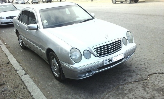 Mercedes E 220 2000, 220,000 km - 2.2 l - Bakı