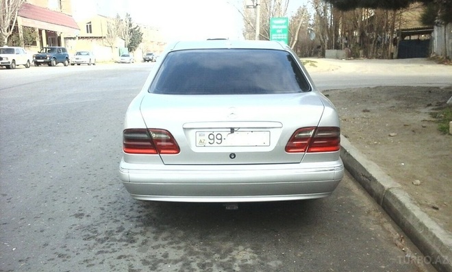 Mercedes E 220 2000, 220,000 km - 2.2 l - Bakı