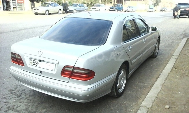 Mercedes E 220 2000, 220,000 km - 2.2 l - Bakı