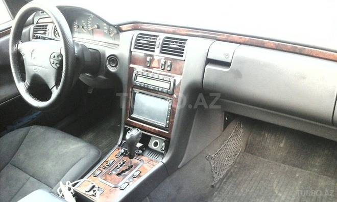 Mercedes E 220 2000, 220,000 km - 2.2 l - Bakı