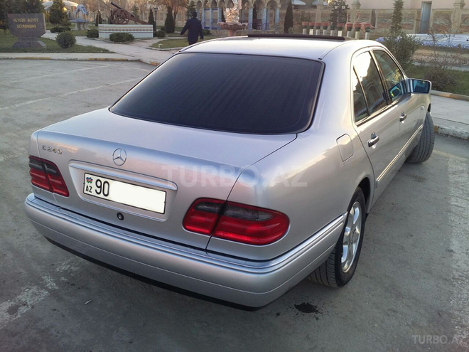 Mercedes E 240 1999, 252,588 km - 2.4 л - Xaçmaz