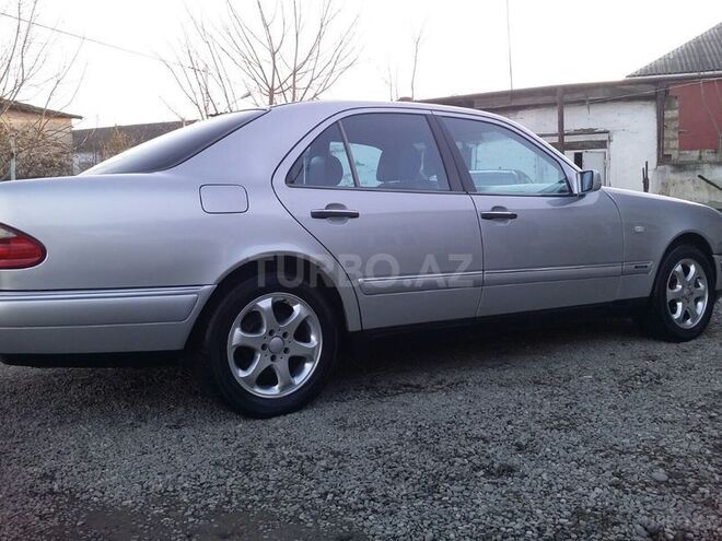 Mercedes E 240 1999, 252,588 km - 2.4 л - Xaçmaz