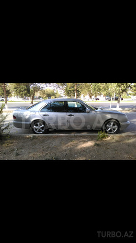 Mercedes E 220 1999, 440,000 km - 0.2 l - Sumqayıt