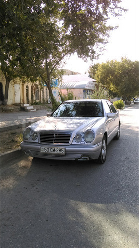 Mercedes E 220 1999, 440,000 km - 0.2 l - Sumqayıt