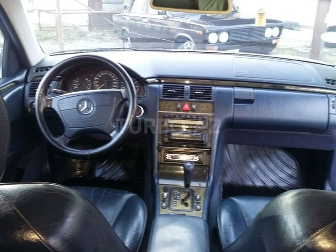 Mercedes E 240 1999, 252,588 km - 2.4 л - Xaçmaz