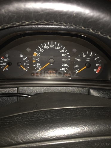 Mercedes C 240 1988, 225,000 km - 2.4 l - Bakı