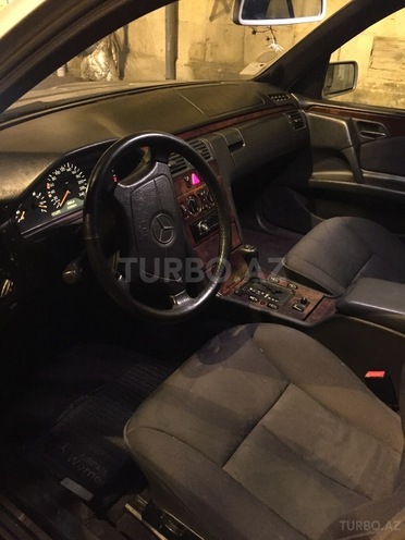 Mercedes C 240 1988, 225,000 km - 2.4 l - Bakı