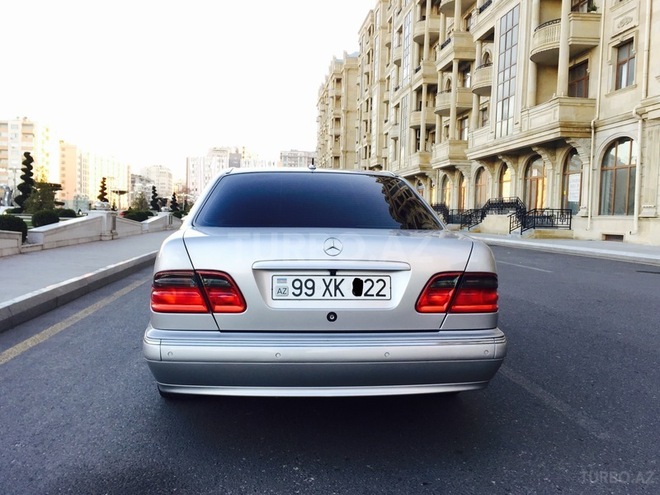 Mercedes E 270 2001, 233,000 km - 2.7 l - Bakı