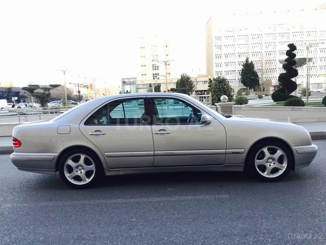 Mercedes E 270 2001, 233,000 km - 2.7 l - Bakı