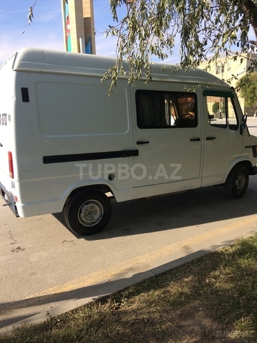 Mercedes 208 D 1991, 383,000 km - 2.3 l - Sumqayıt