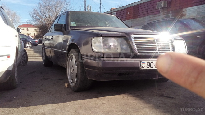 Mercedes E 220 1994, 187,000 km - 2.2 l - Bakı