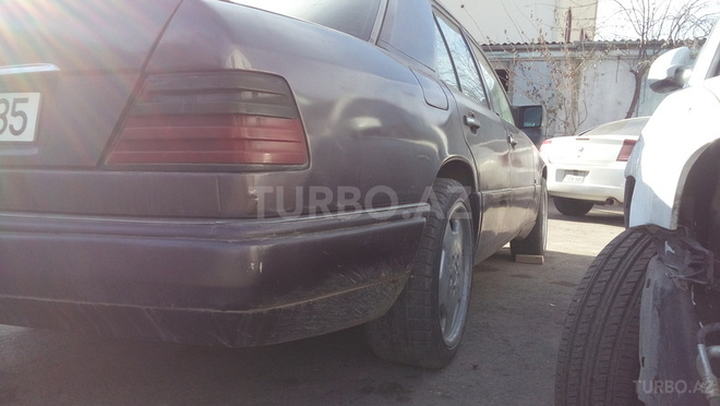 Mercedes E 220 1994, 187,000 km - 2.2 l - Bakı