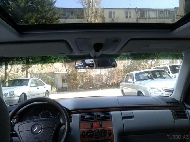 Mercedes E 240 1999, 195,000 km - 2.4 l - Bakı