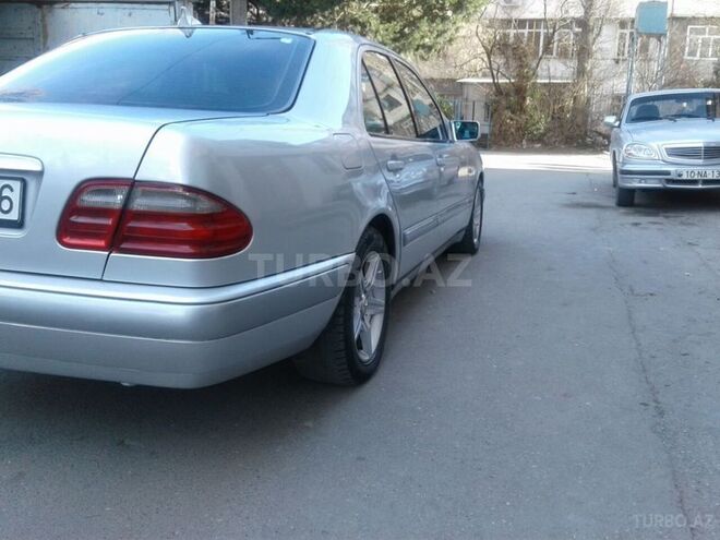 Mercedes E 240 1999, 195,000 km - 2.4 l - Bakı