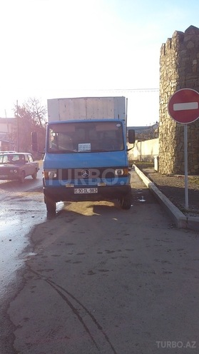 Mercedes 609 D 1993, 260,000 km - 4.0 l - Quba