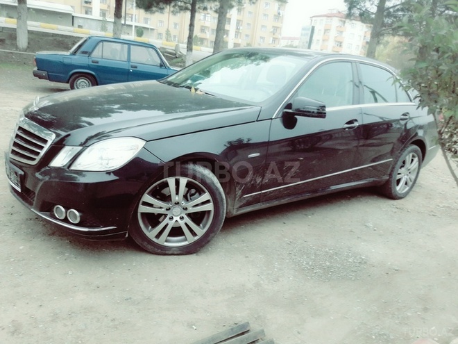 Mercedes E 200 2010, 127,000 km - 2.2 л - Yevlax